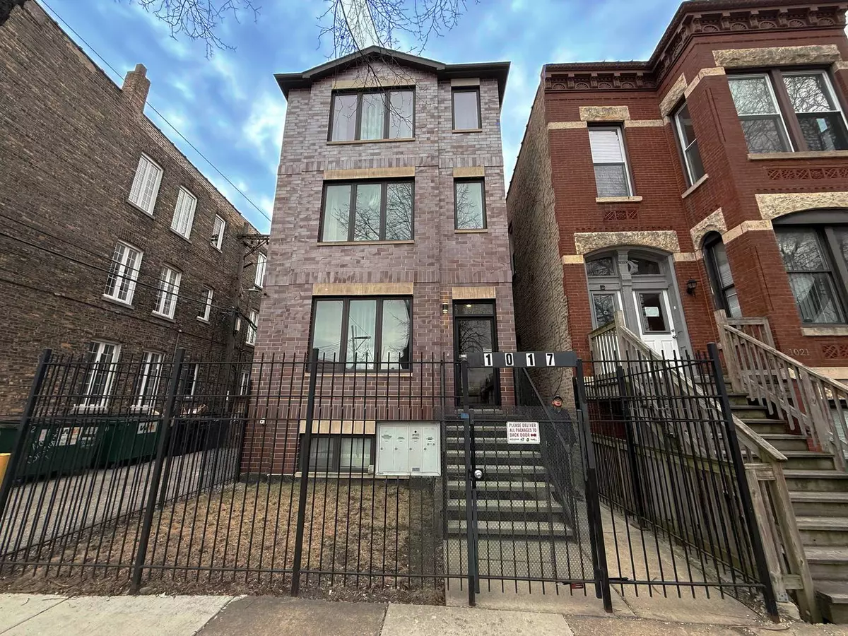 Chicago, IL 60612,1017 S Claremont AVE