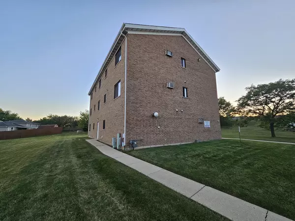 Glendale Heights, IL 60139,737 Lippert LN #2N
