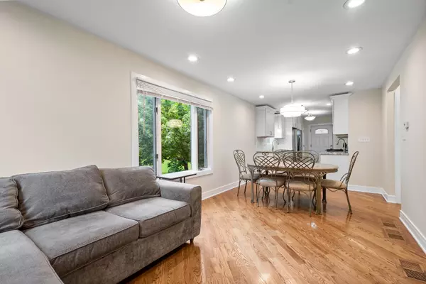 Skokie, IL 60076,3755 Grove ST #1