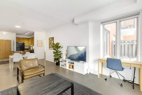 Evanston, IL 60202,515 Main ST #308