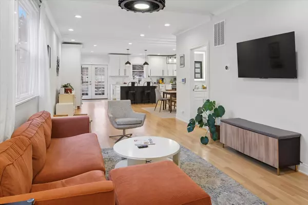 Chicago, IL 60630,5240 W Winnemac AVE