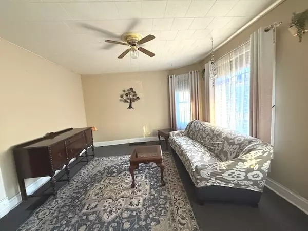 Dixon, IL 61021,719 W 2nd ST