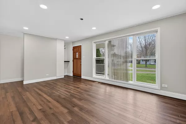 Rolling Meadows, IL 60008,2102 Eastman ST