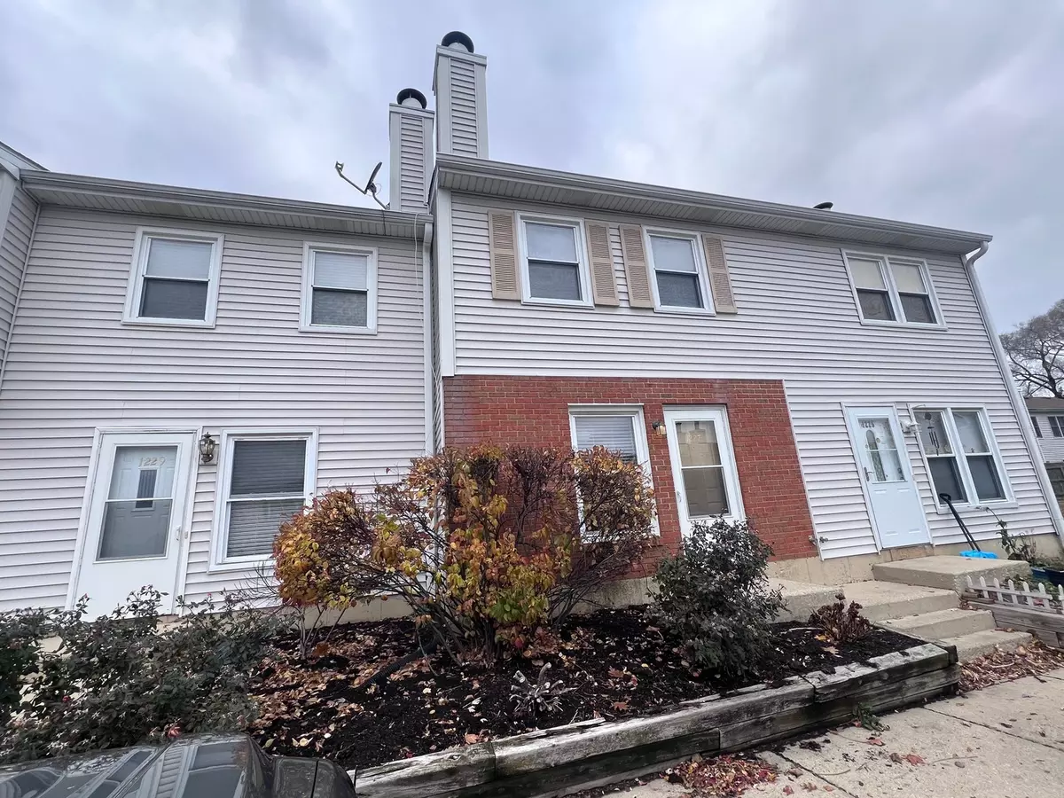 Aurora, IL 60505,1227 Marywood CT