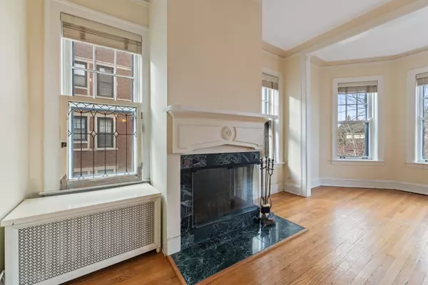 Evanston, IL 60202,628 Sheridan SQ #2