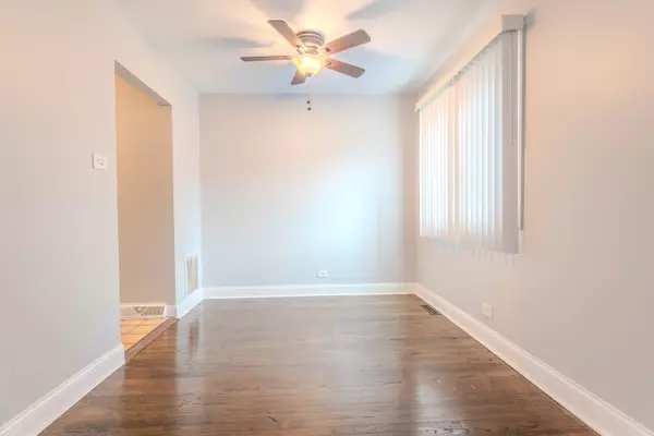 Chicago, IL 60649,6947 S Jeffery BLVD #1D