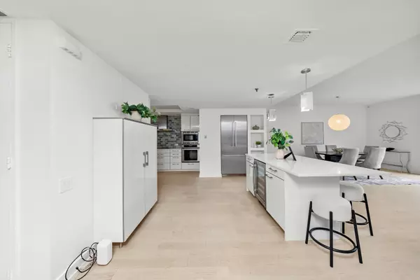 Chicago, IL 60611,680 N Lake Shore DR #1322