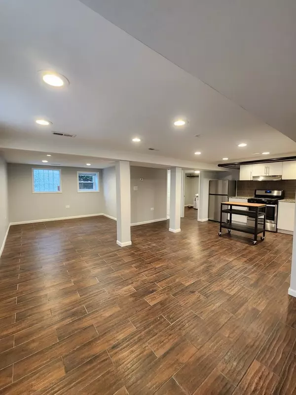 Chicago, IL 60641,3055 N Lockwood AVE #GDN