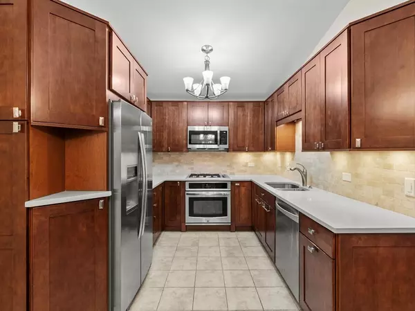 Elgin, IL 60120,1106 Stratford CT #C