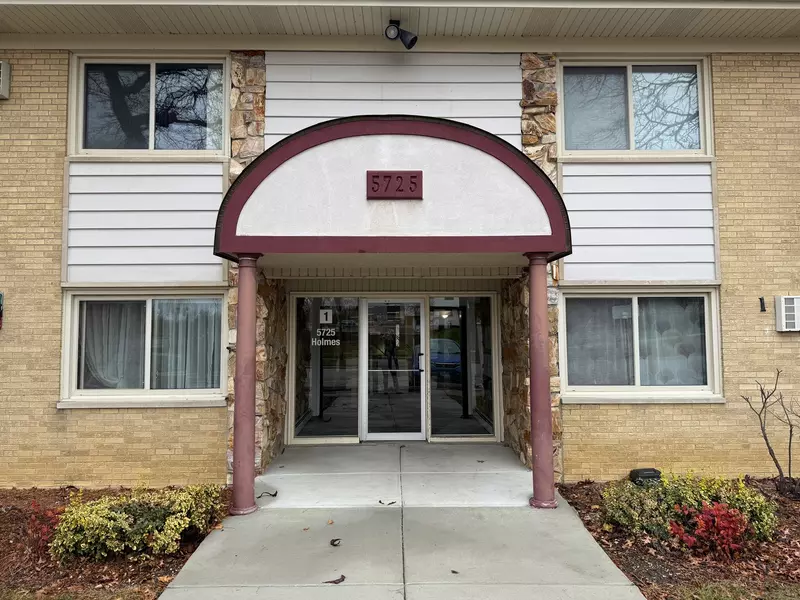 5725 Holmes AVE #15, Clarendon Hills, IL 60514