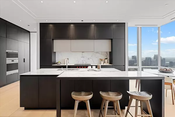 Chicago, IL 60654,14 W Superior ST #6502