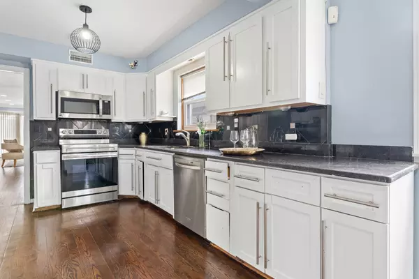 Chicago, IL 60617,8914 S Chappel AVE