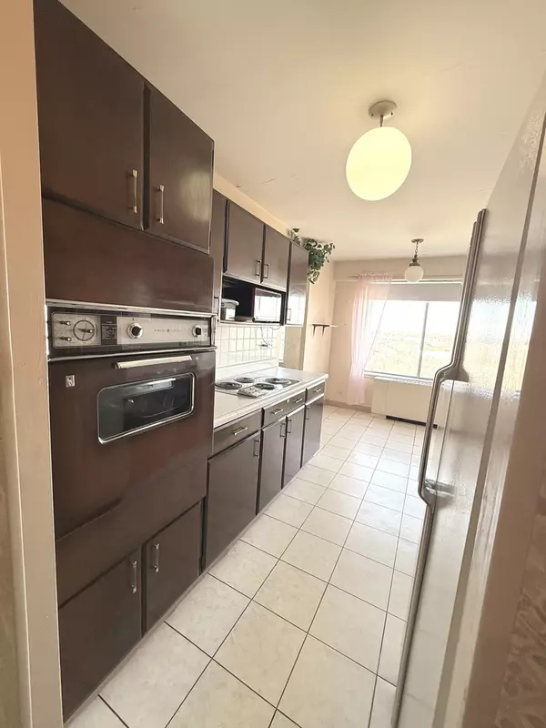 Chicago, IL 60645,6833 N KEDZIE AVE #1006