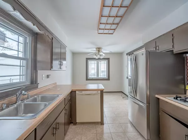 Burbank, IL 60459,6420 W 85th PL