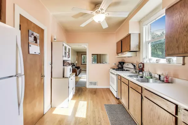 Chicago, IL 60631,5916 N Avondale AVE