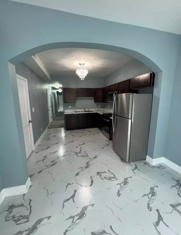 Chicago, IL 60624,541 N Lawndale AVE