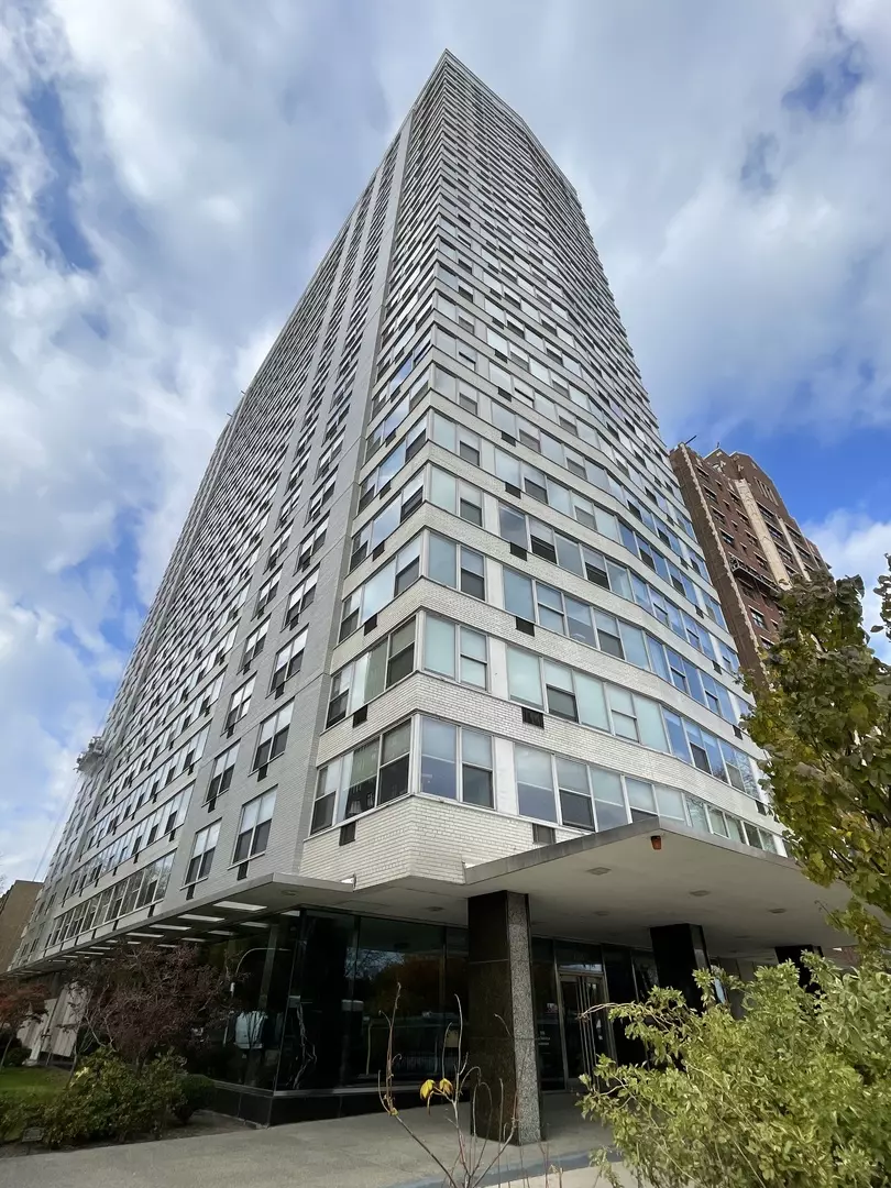 Chicago, IL 60613,3900 N Lake Shore DR #25C