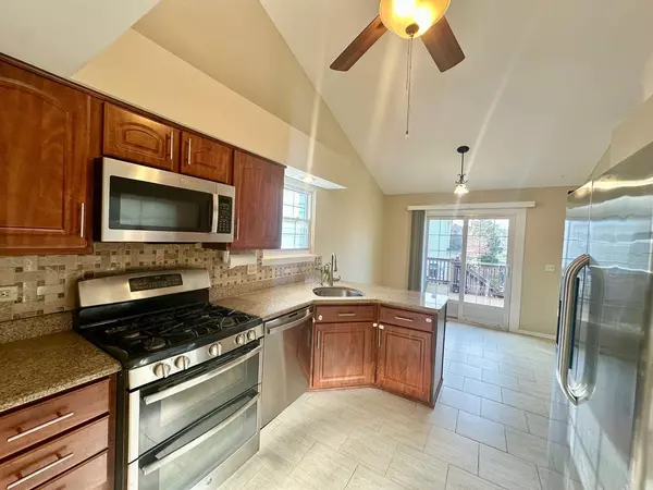 Lake Zurich, IL 60047,612 Orrington CT