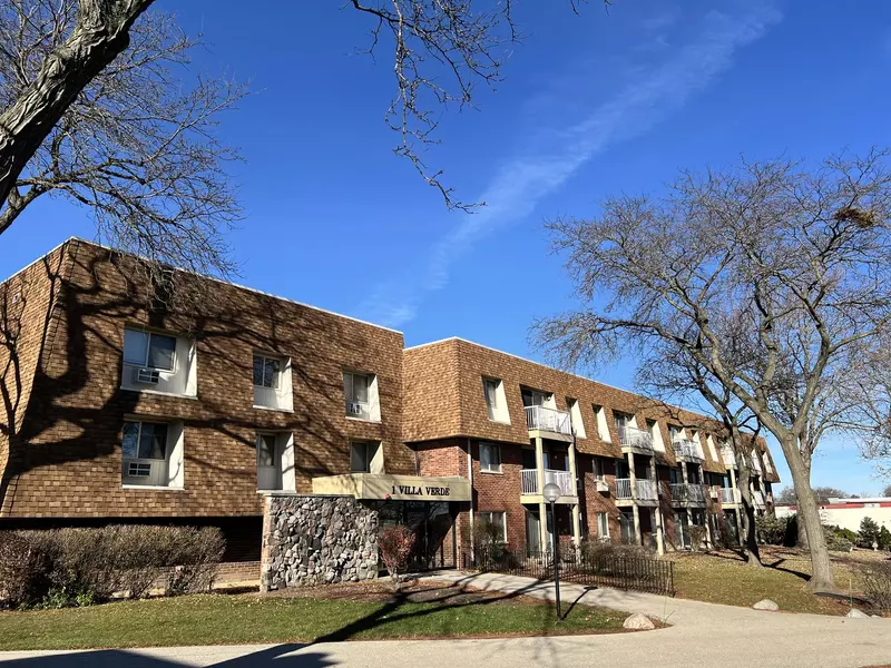 1 Villa Verde DR #114, Buffalo Grove, IL 60089