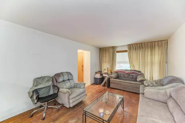 Chicago, IL 60617,2243 E 92nd PL