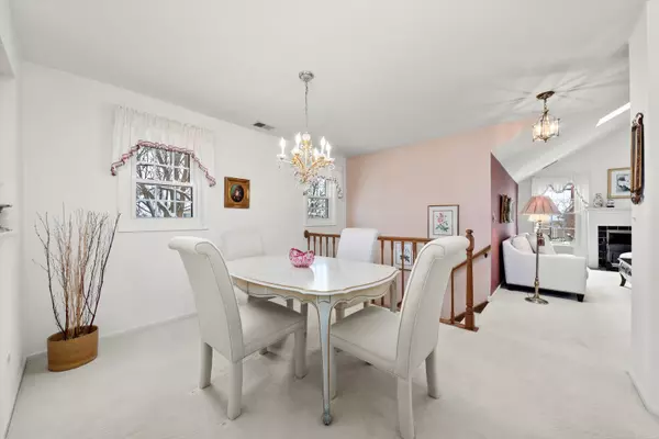 Arlington Heights, IL 60004,1943 N Charter Point DR #D