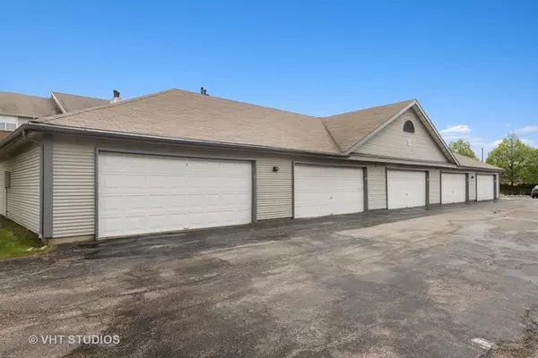 Wheaton, IL 60189,45 Kensington CIR #105