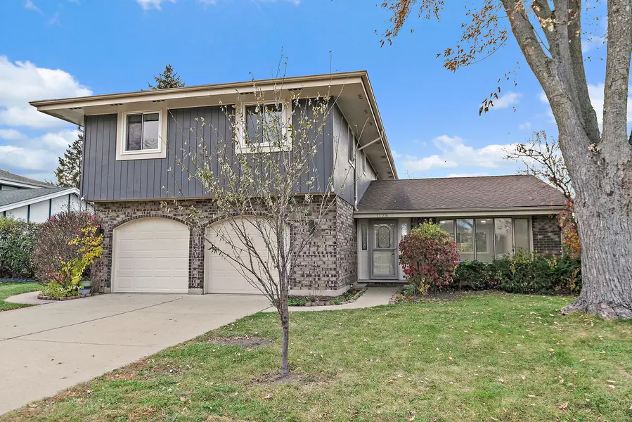 1126 Tiverton CT, Schaumburg, IL 60193