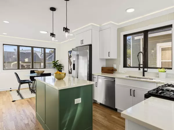 Chicago, IL 60630,5625 W Leland AVE