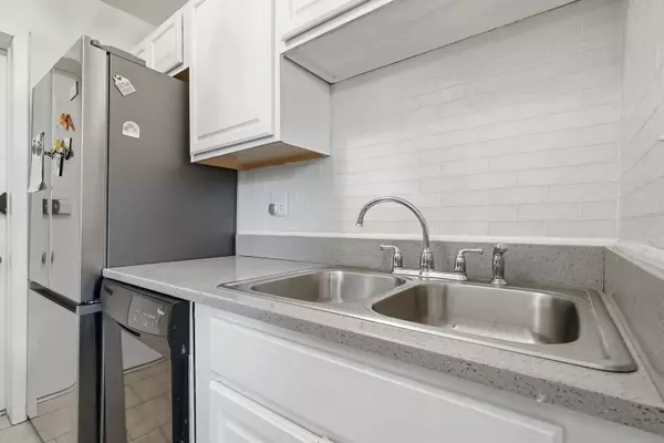 Vernon Hills, IL 60061,311 Meadow CT