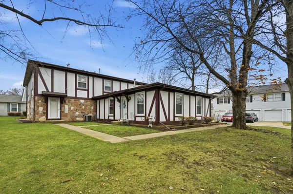 311 Meadow CT, Vernon Hills, IL 60061