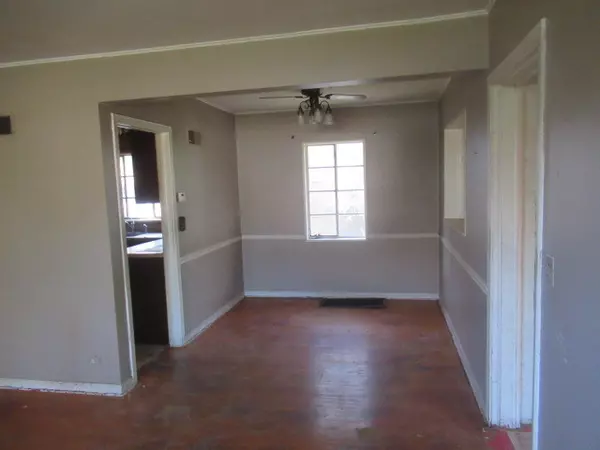 Deerfield, IL 60015,1052 Greenwood AVE