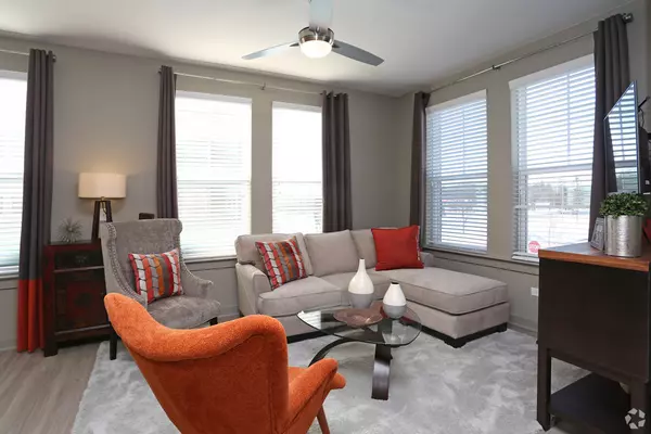 Schaumburg, IL 60173,700 E Algonquin RD #2401