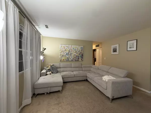 Wheeling, IL 60090,Address not disclosed