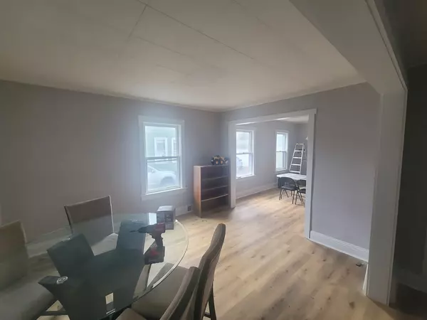 Aurora, IL 60506,526 N View ST