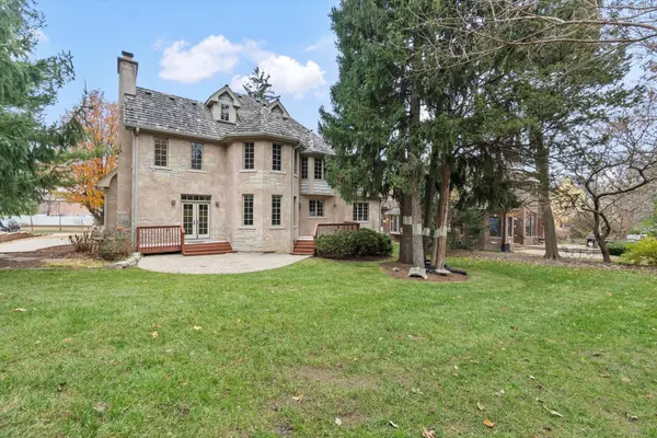 Hinsdale, IL 60521,130 Fuller RD