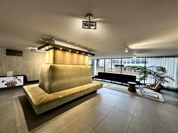 Chicago, IL 60614,1960 N Lincoln Park West AVE #402