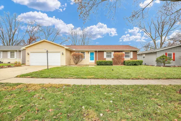 2302 Blackthorn DR, Champaign, IL 61821