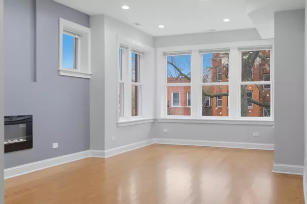 Chicago, IL 60625,4524 N Central Park AVE #2