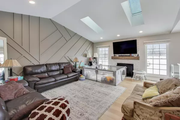 Streamwood, IL 60107,9 Monroe CT