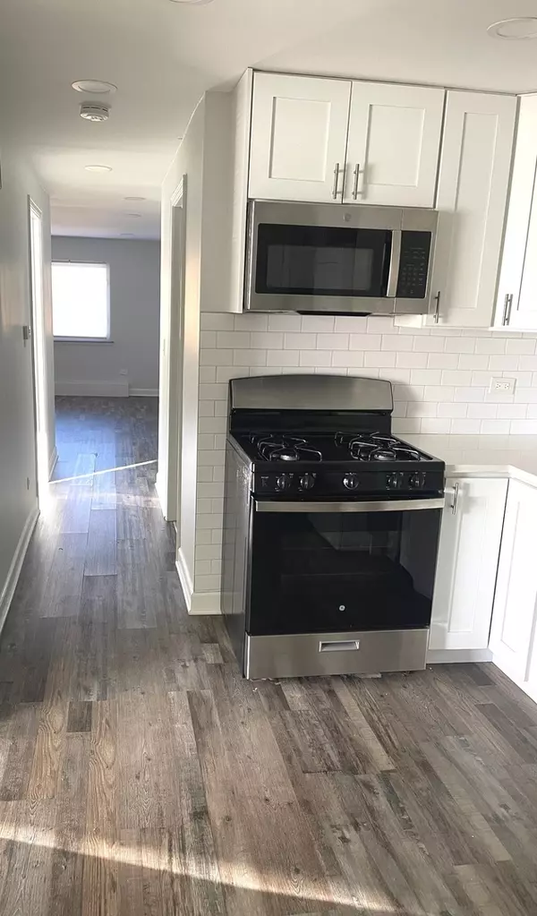 Wheeling, IL 60090,287 8th ST #3A