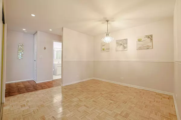 Wheeling, IL 60090,1430 Sandstone DR #202