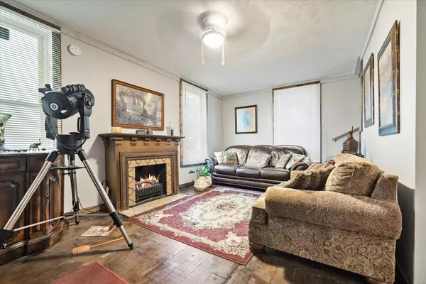 Chenoa, IL 61726,301 N 2nd AVE