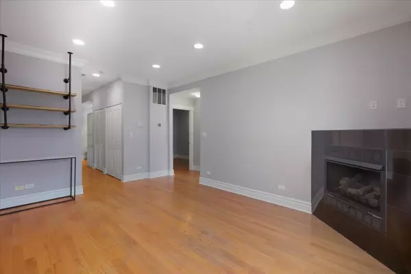 Chicago, IL 60647,1951 N Monticello AVE #2