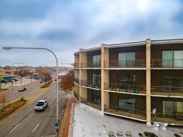 Evergreen Park, IL 60805,3900 W 95th ST #204