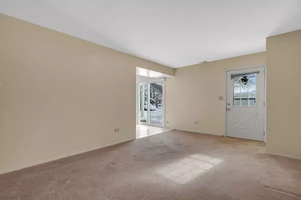 Wheeling, IL 60090,1242 Nova CT