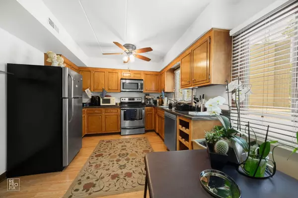 Hickory Hills, IL 60457,8604 W 95 PL #102