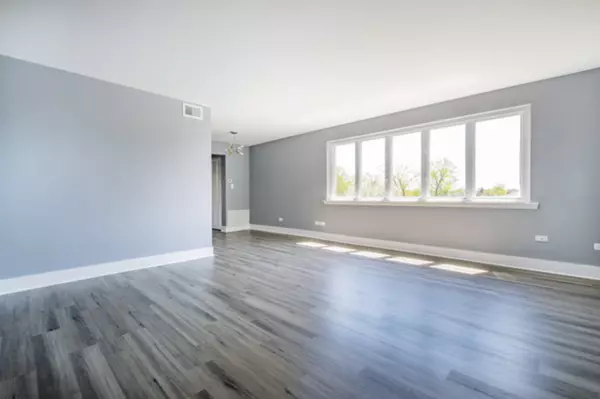 Park Ridge, IL 60068,941 N NORTHWEST HWY #3C