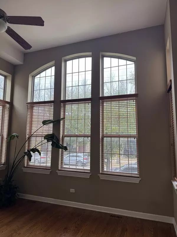 Chicago, IL 60638,6637 W 64th PL