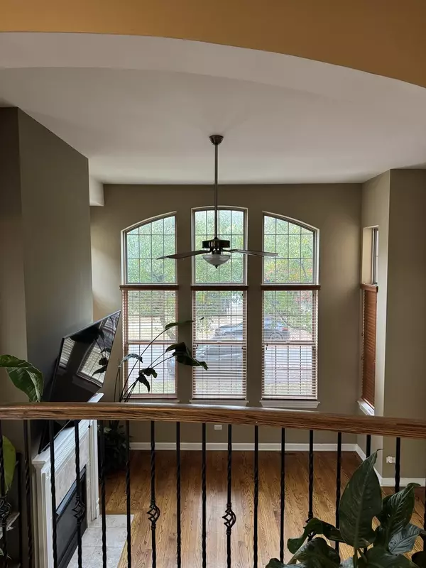 Chicago, IL 60638,6637 W 64th PL