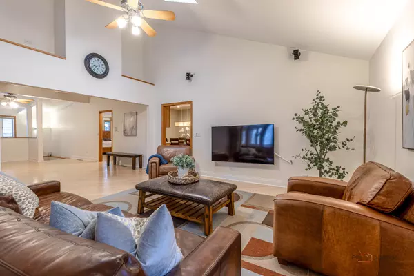 Lincolnshire, IL 60069,16373 W Menna LN